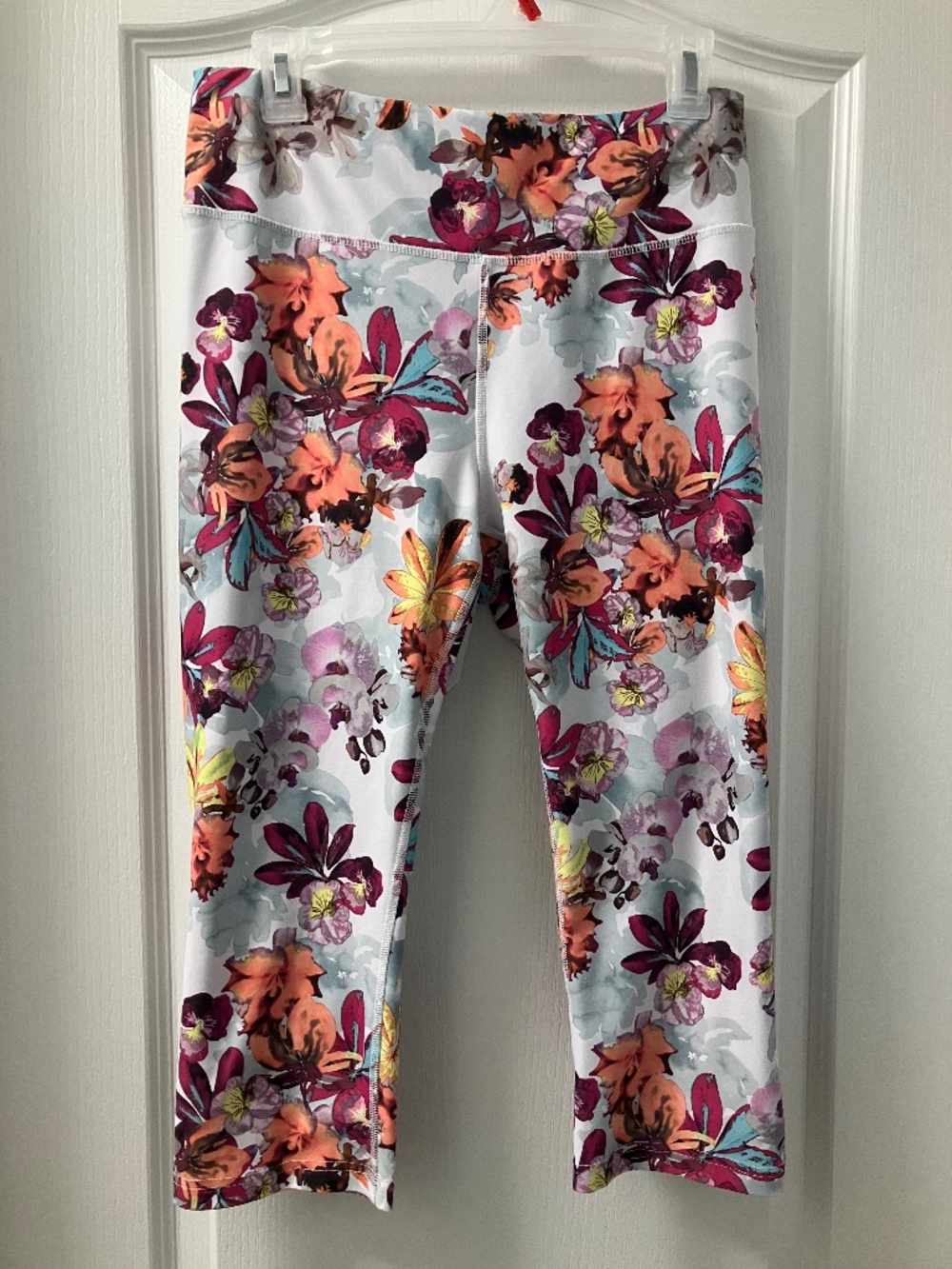 Athletic Works fast-dry gym capris size Large